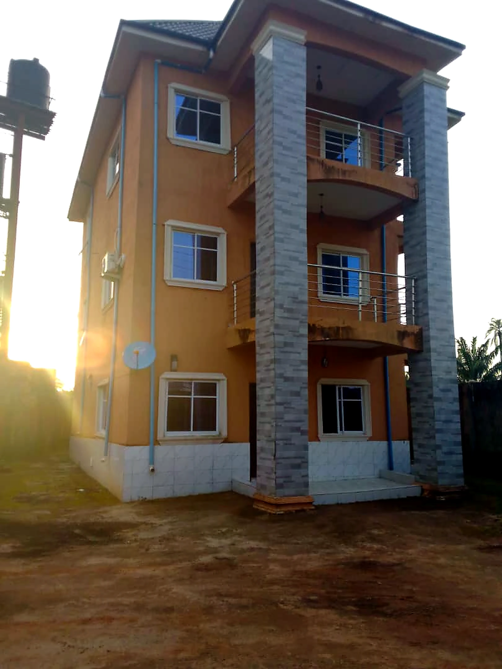 Excel and Samuel Specialist Hospital exterior